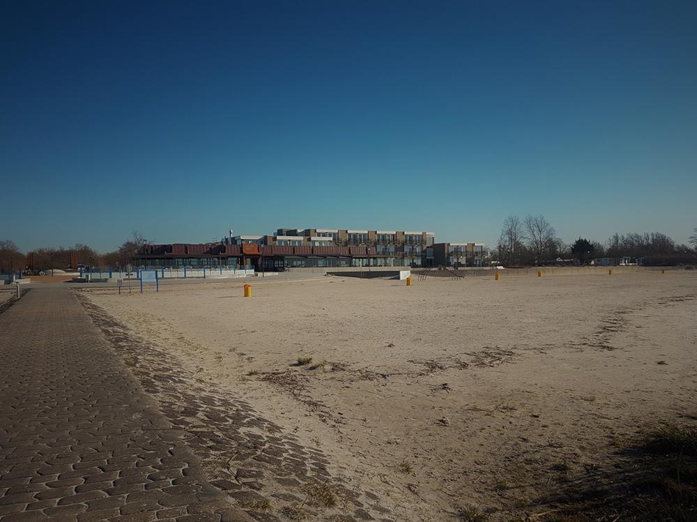 Strandhotel Vigilante Makkum Aanzicht Strand