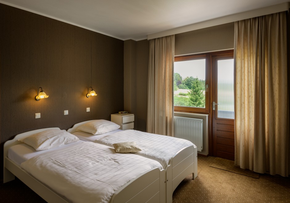 DSC4068 1 940x659 economy kamer