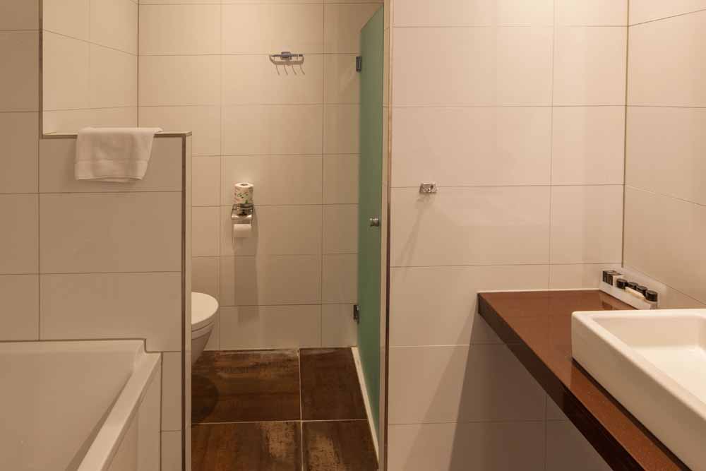 hotel nobis junior suite badkamer