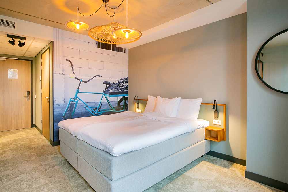 hotel marktstad schagen aanbieding comfort grijs bed