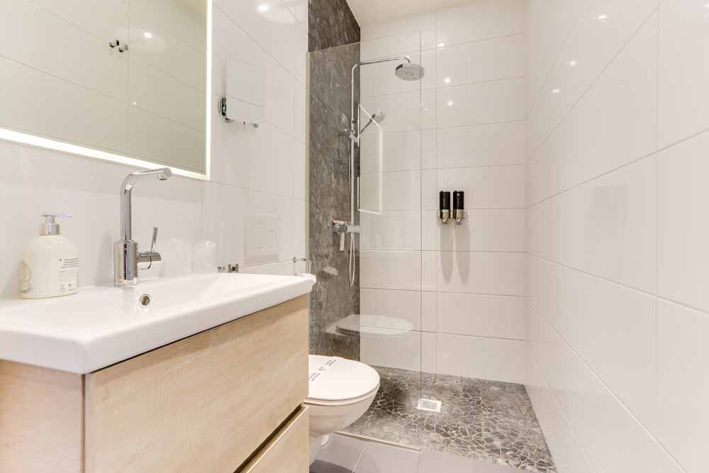 hotelkamer badkamer oranjestaete